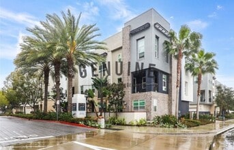 Building Photo - Modern Tri-Level 2Bd 2.5Ba Townhouse in Irvine!
