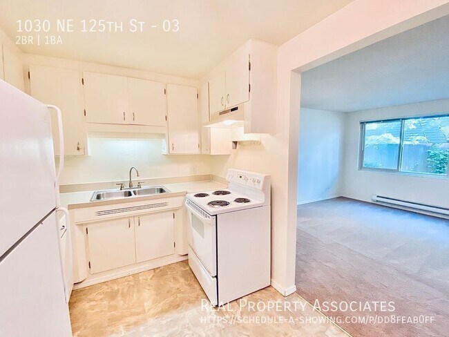 Building Photo - 1030 NE 125th St