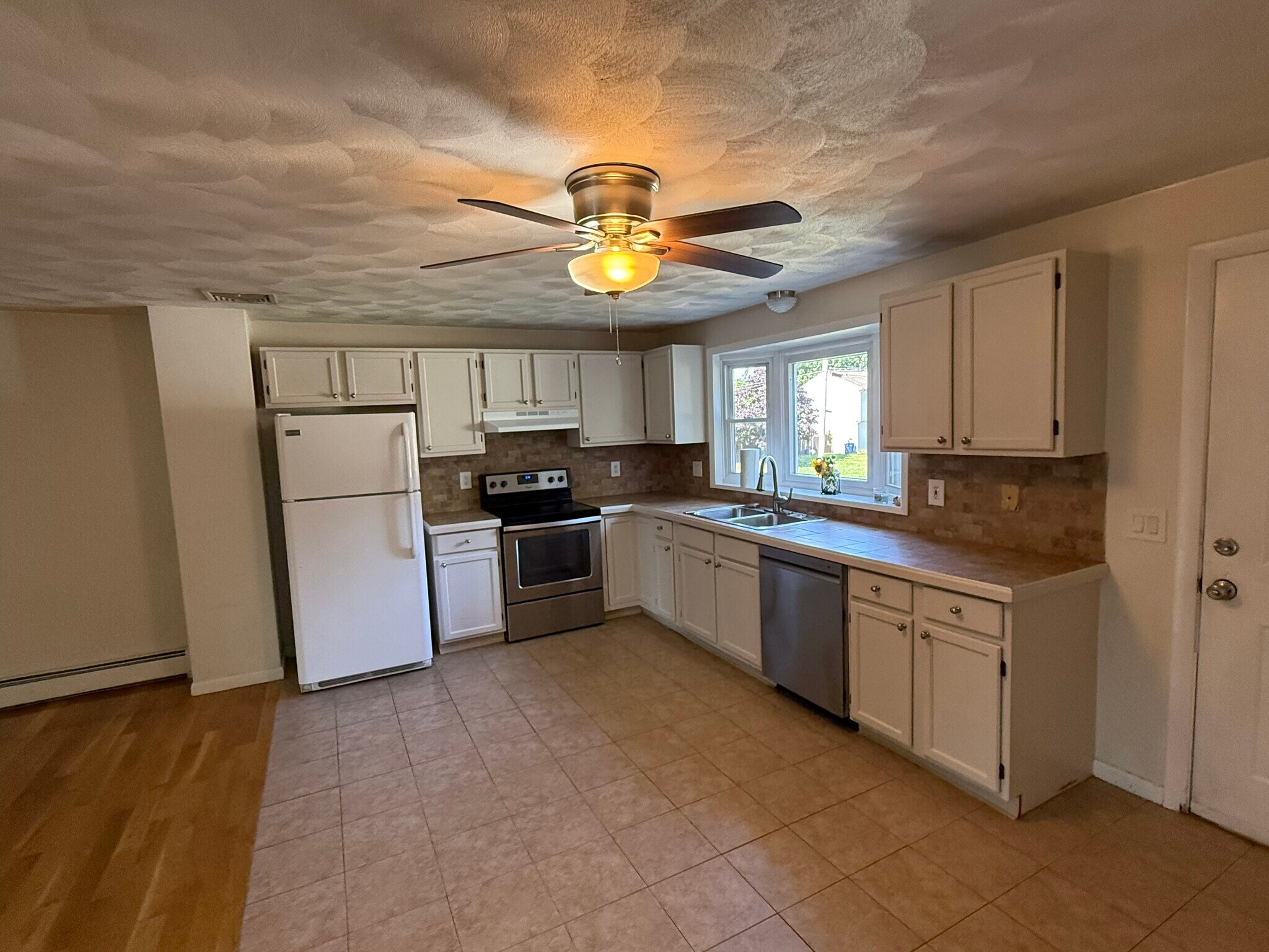 Kitchen - 513 Tidewater Dr