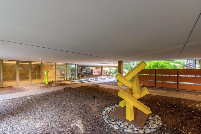 Building Photo - 7117 E Rancho Vista Dr