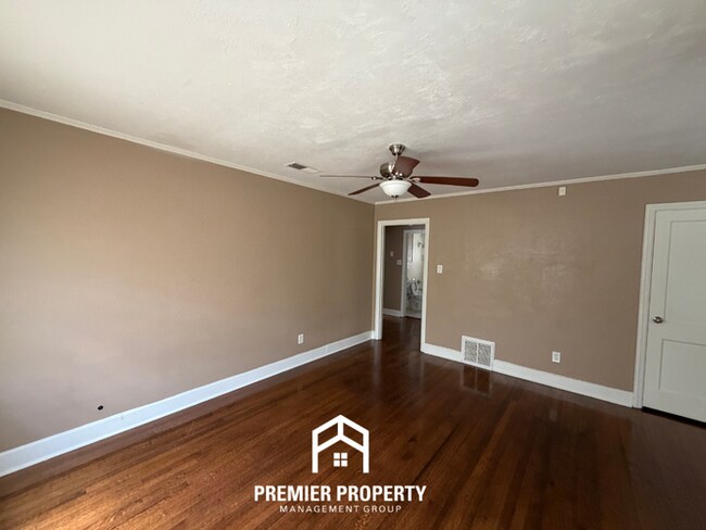 Building Photo - Charming 2BR/1BA Near Berclair | Hardwood Floors & Large Fenced Backyard