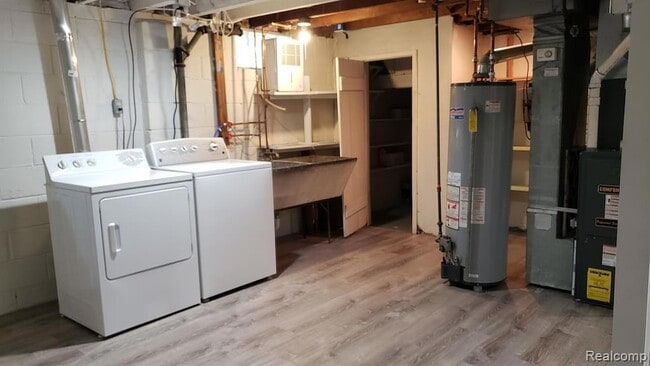 Building Photo - 1261 Pearson St