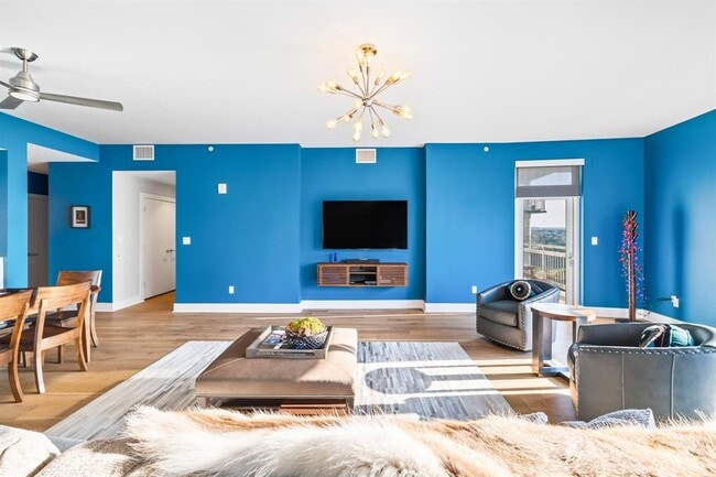 Building Photo - 603 Davis St