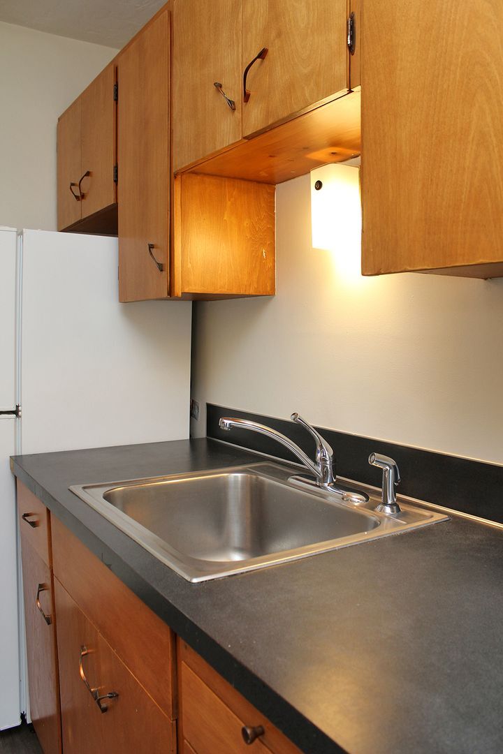 Building Photo - 930 SW Gibbs St