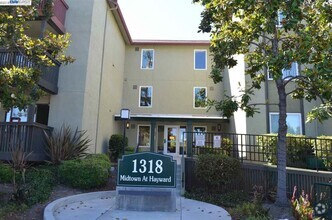 Building Photo - Fabulous and Spacious 2 bd 1 bath Condo in...