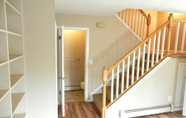 Building Photo - 4150 Monroe Dr