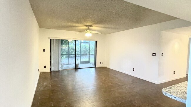 Building Photo - Charming 2-Bed with Scenic Views in Boynton Beach