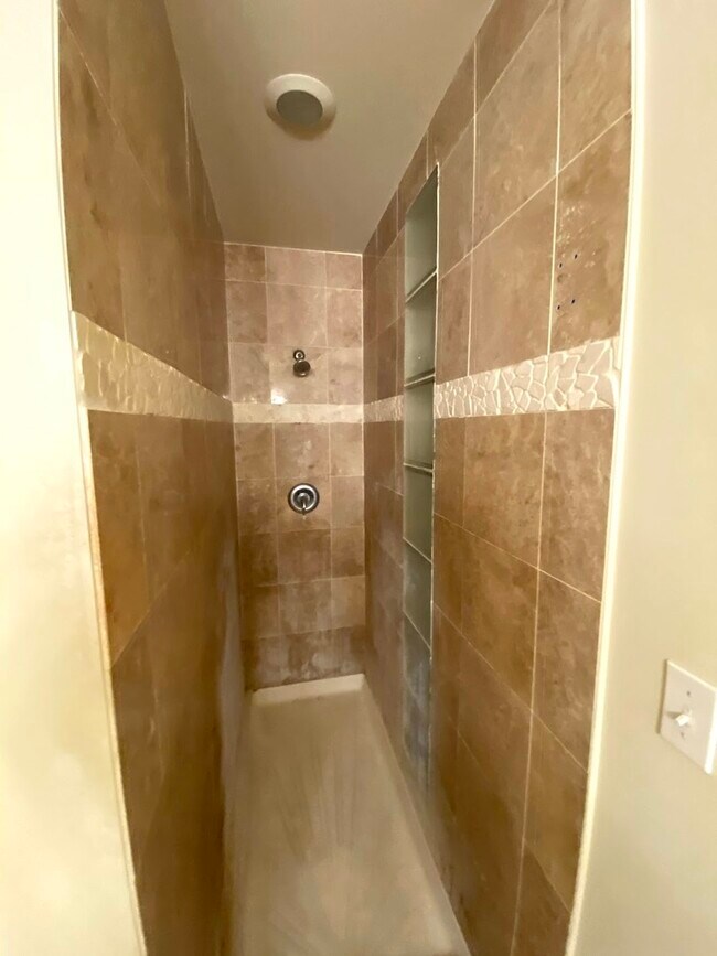 Building Photo - 3342 W 19th St