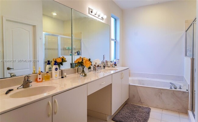 Building Photo - 2227 Portofino Ave