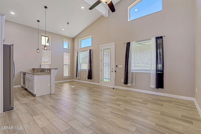 Building Photo - 1031 Vinton Ave