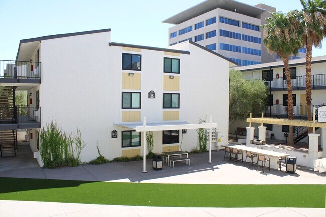 Primary Photo - 8TH STREET APARTMENTS