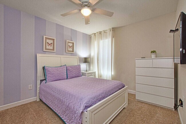 Building Photo - 4728 Sleepy Hollow Dr