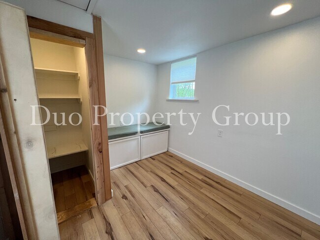 Building Photo - Edgewood South Eugene Home