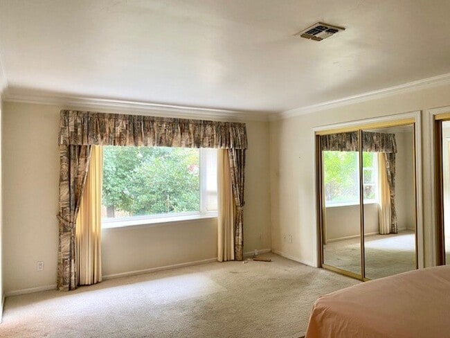 Building Photo - Spacious 2 Bedroom Home with Office, Quiet and Peaceful Alta Sierra Location