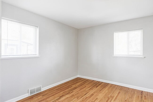 Building Photo - Spectacular 3-Bedroom, 2-Bathroom Home – M...
