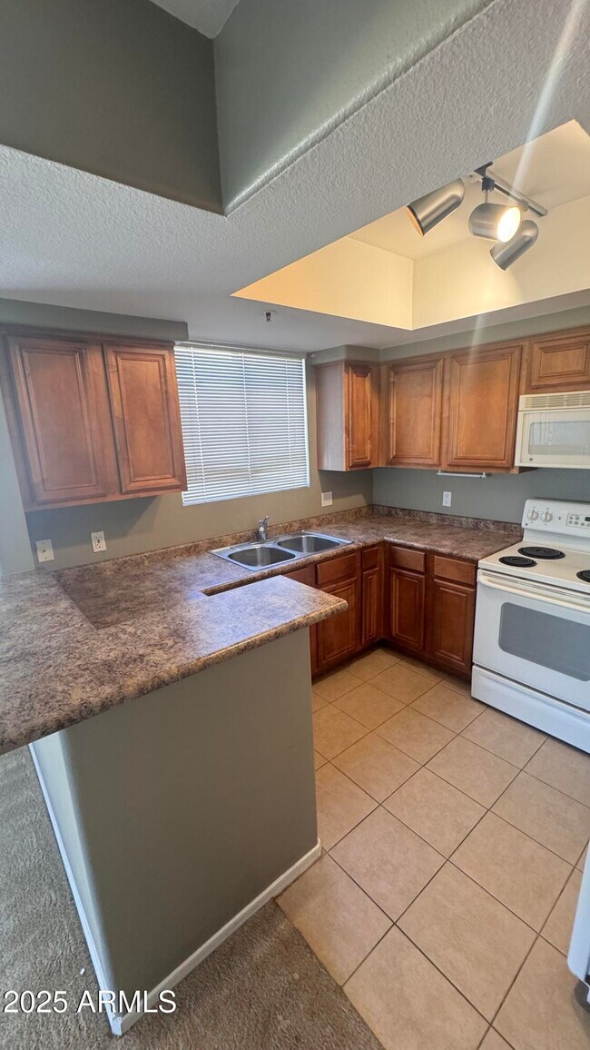 Building Photo - 4925 E Desert Cove Ave
