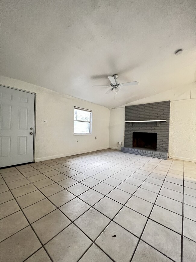 Building Photo - 1516 Majestic Ave