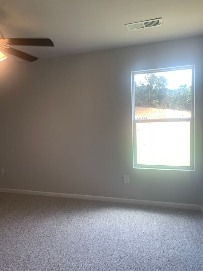 Building Photo - 144 Lakeside Way