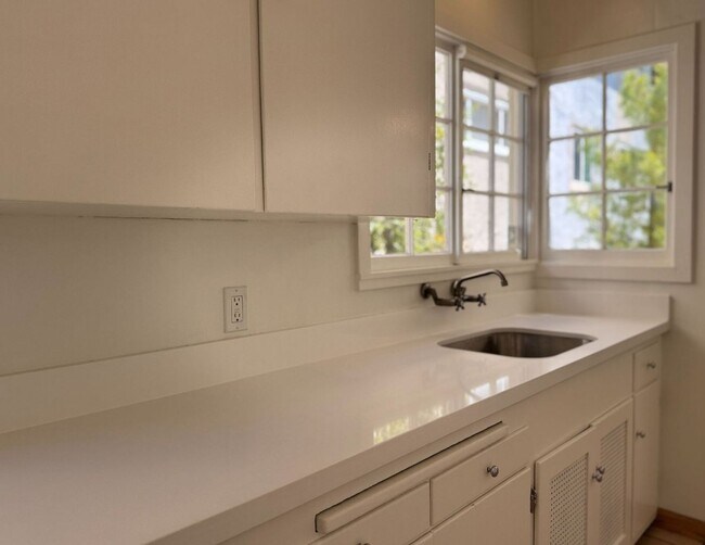 Building Photo - This is a Berkeley Lifestyle. | 3BR | 1.5BA | 1,450 SF | Just Steps from Campus