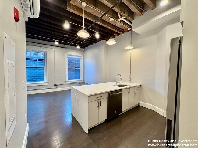 Building Photo - 281 Franklin St