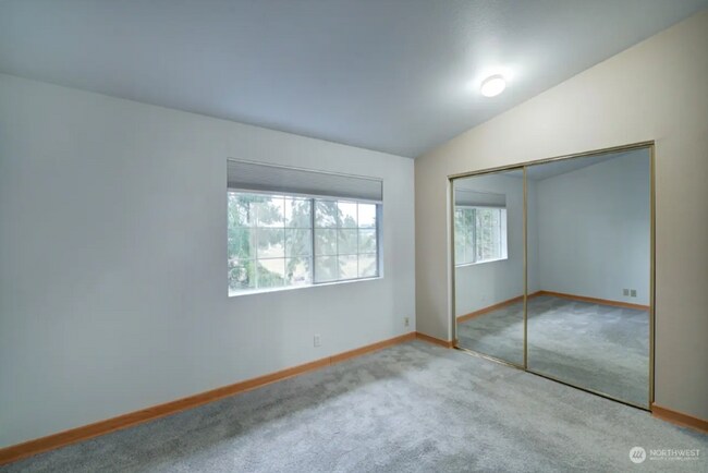 Building Photo - 2 Week Move In Special - Beautiful Edmonds...