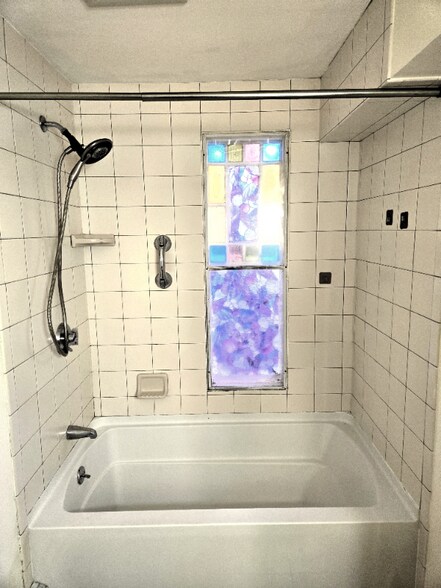 Building Photo - 41 Pine St