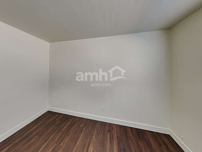 Building Photo - 2637 S 63rd Dr