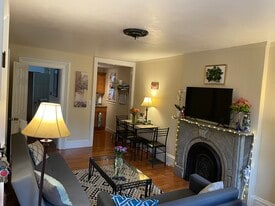 Building Photo - 32 Pearl St