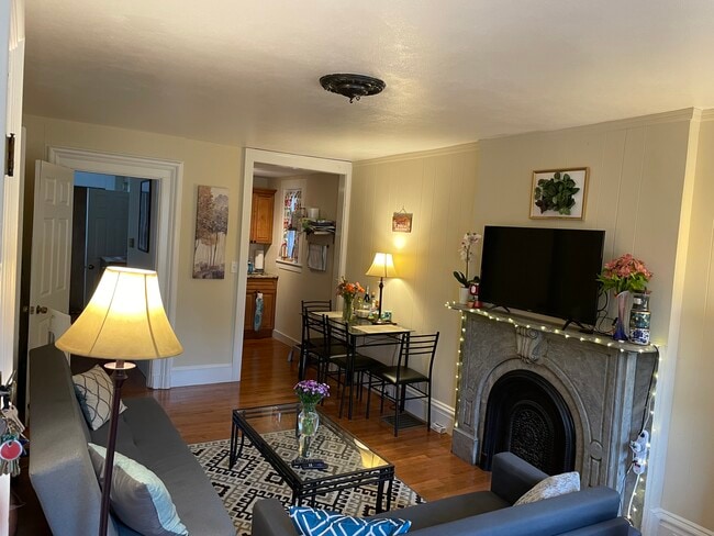 Building Photo - 32 Pearl St