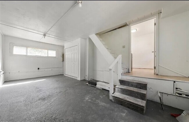 Building Photo - Beautiful 3 Bedroom Mentor Home