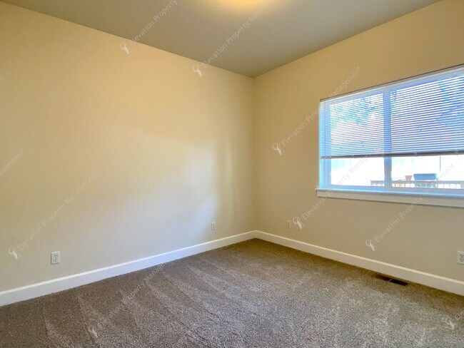 Building Photo - Charming Updated Home in Bend’s Old Farm D...