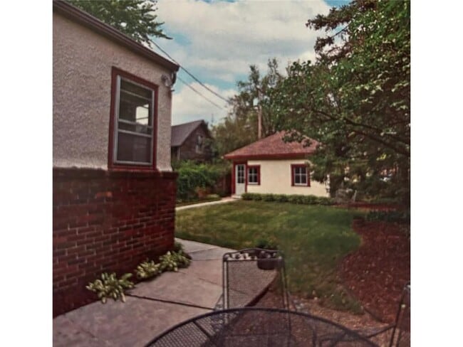 Building Photo - 989 Lincoln Ave
