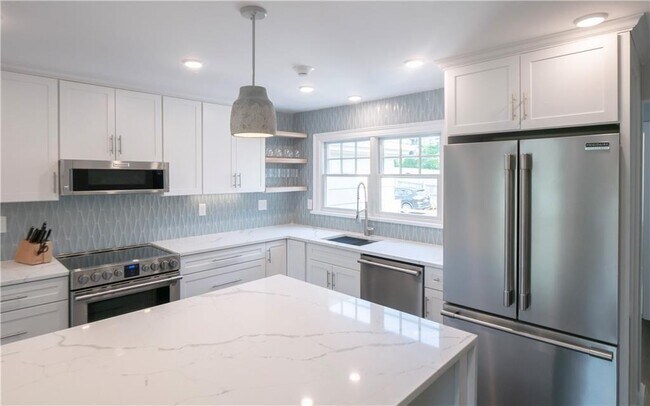 Building Photo - 118 Ruggles Ave