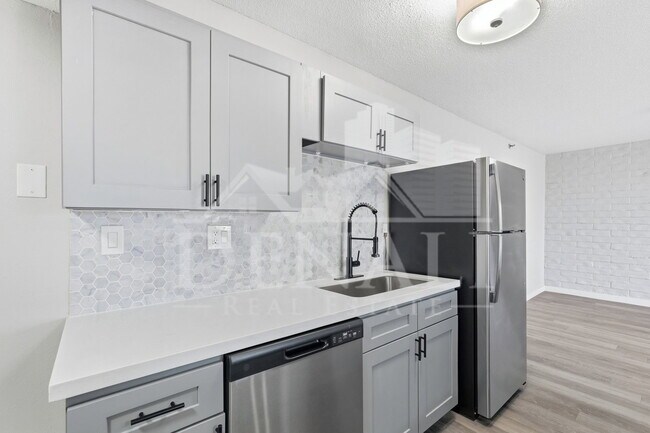 Building Photo - 425 W Paseo Redondo