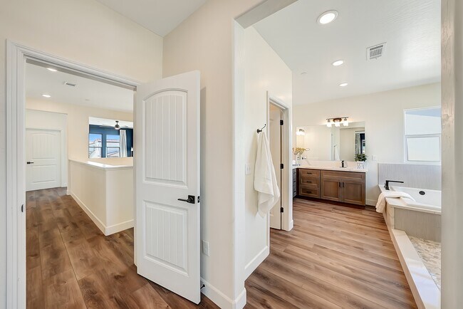 Building Photo - 143 N Un St