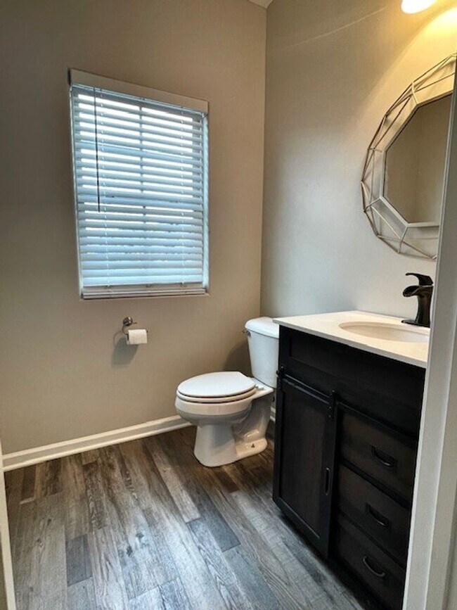 Building Photo - Spacious 3 bedroom Townhome now available for May 1 move in!