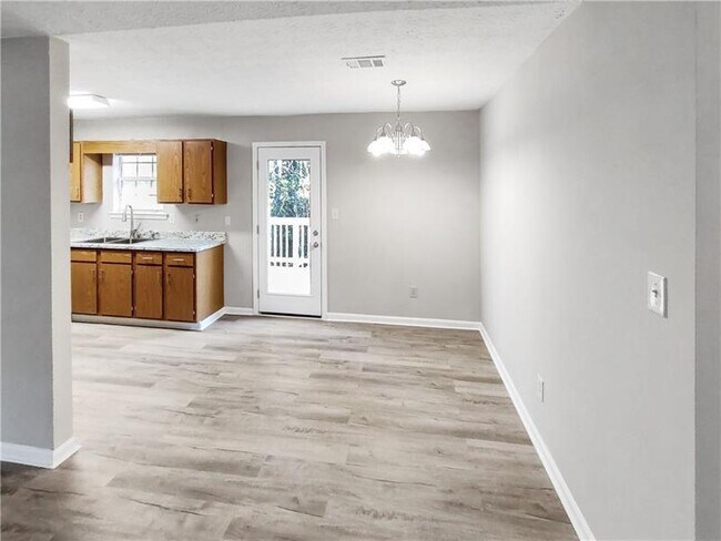 Building Photo - 220 Peach Forest Pl