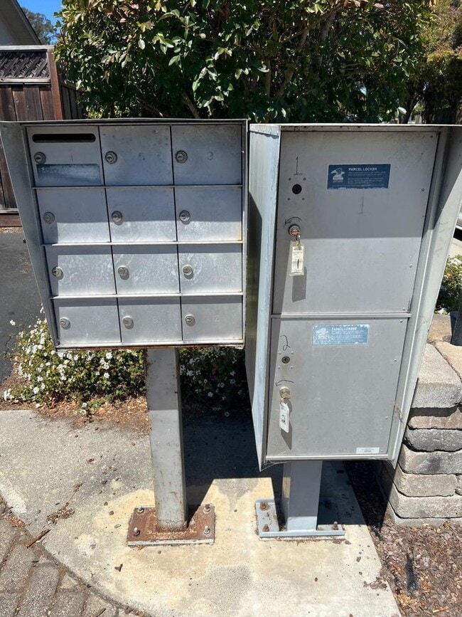 Building Photo - 2674 Christine Oaks