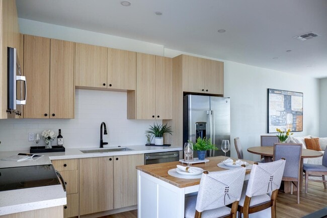 Building Photo - 630 N Power Rd