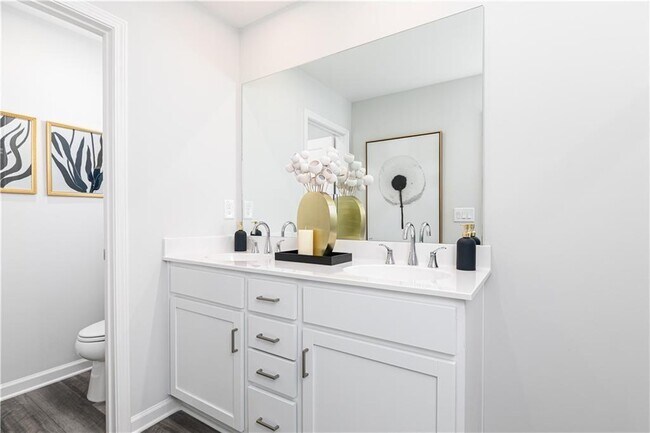 Building Photo - 3085 Cambridge Ml St