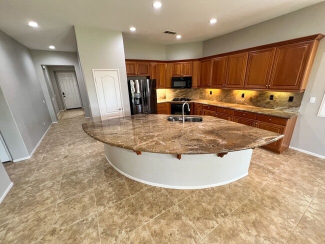 Building Photo - 3 bedroom SINGLE STORY home in Winchester on HUGE corner lot