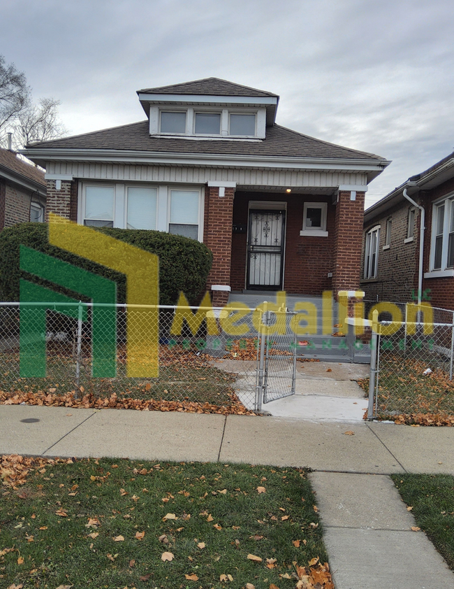 Primary Photo - Welcome Home. Stunning remodeled Chicago B...