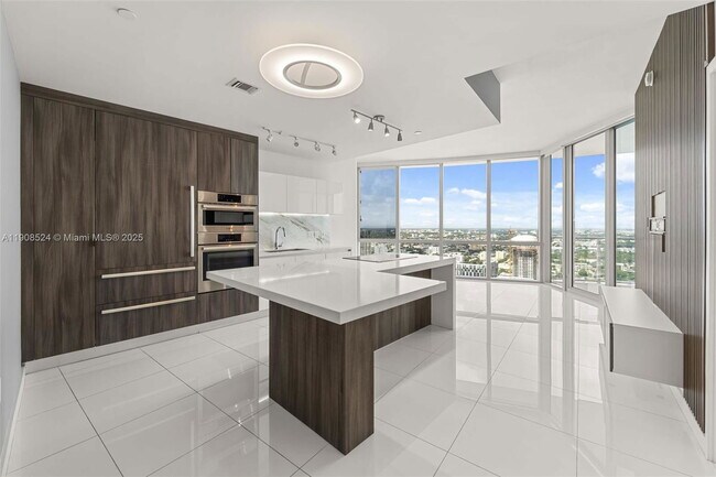 Building Photo - 851 NE 1st Ave