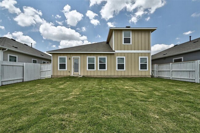 Building Photo - 215 Desperado Dr