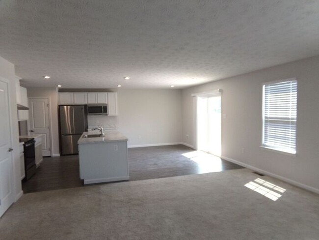 Building Photo - 3 Bed 2.5 Bath Built in 2021! Ready for Mo...