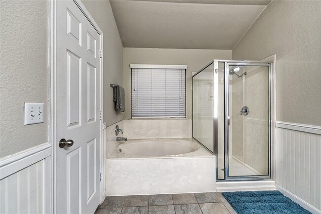 Building Photo - 328 Langely