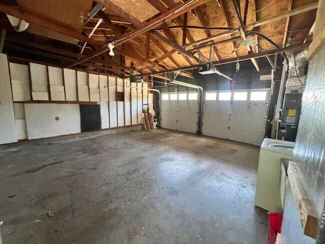 Building Photo - 3 Bedroom, 1 bath House in NW Corvallis of off Circle Blvd