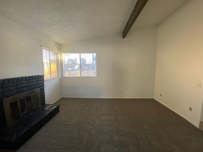 Building Photo - North Redlands Home with NEW Paint & Carpet