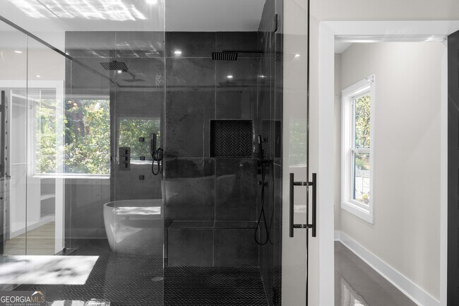 Building Photo - 1331 Diamond Ave SE