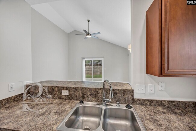 Building Photo - 151 Springhaven Dr